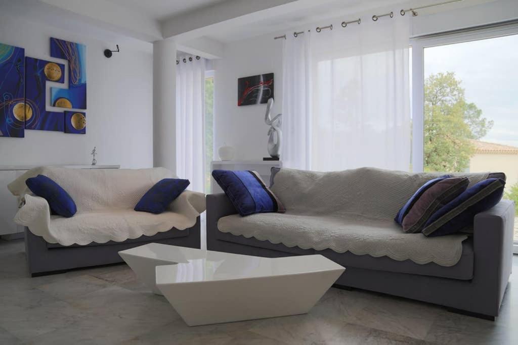 Elegante Villa De 180M3 Avec La Superbe Vue Connaux Ngoại thất bức ảnh